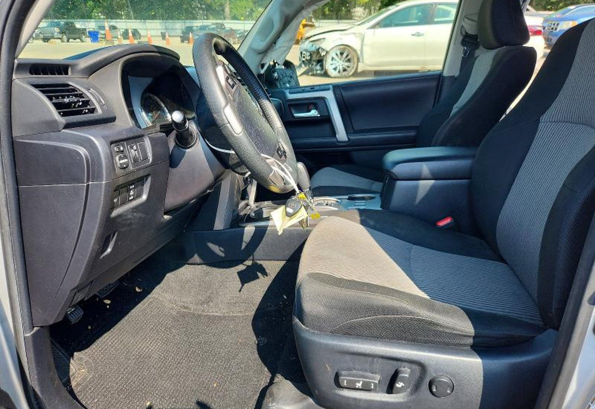 2019 Toyota 4Runner SR5 - JTEZU5JR8K5195904 photo 19