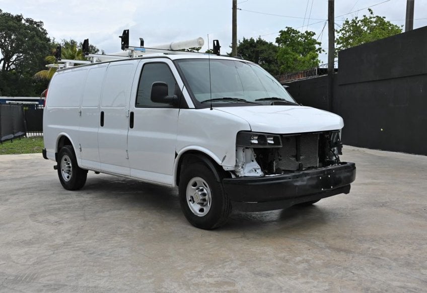 2024 Chevrolet Express 2500 - 1GCWGAF78R1179279 photo 1