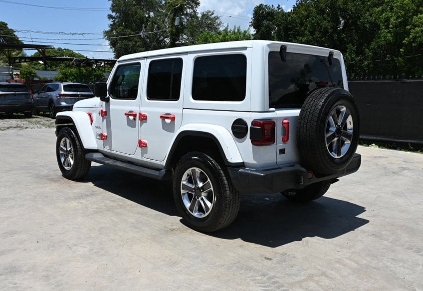 2021 Jeep Wrangler Unlimited Sahara - 1C4HJXEN6MW532689 photo 4
