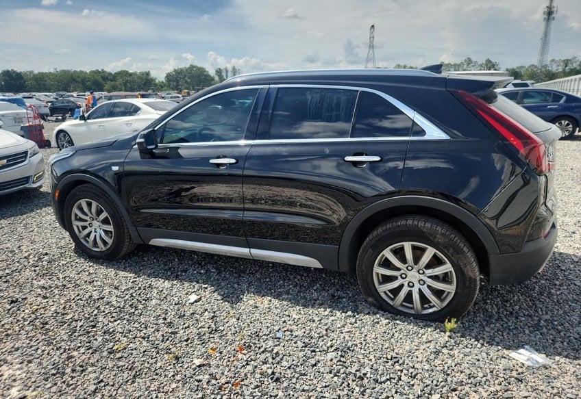 2021 Cadillac XT4 Premium Luxury - 1GYFZDR4XMF077257 photo 2