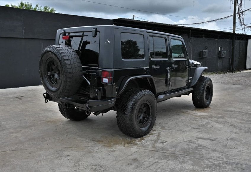 2017 Jeep Wrangler Unlimited Sport - 1C4BJWDG9HL639634 photo 3