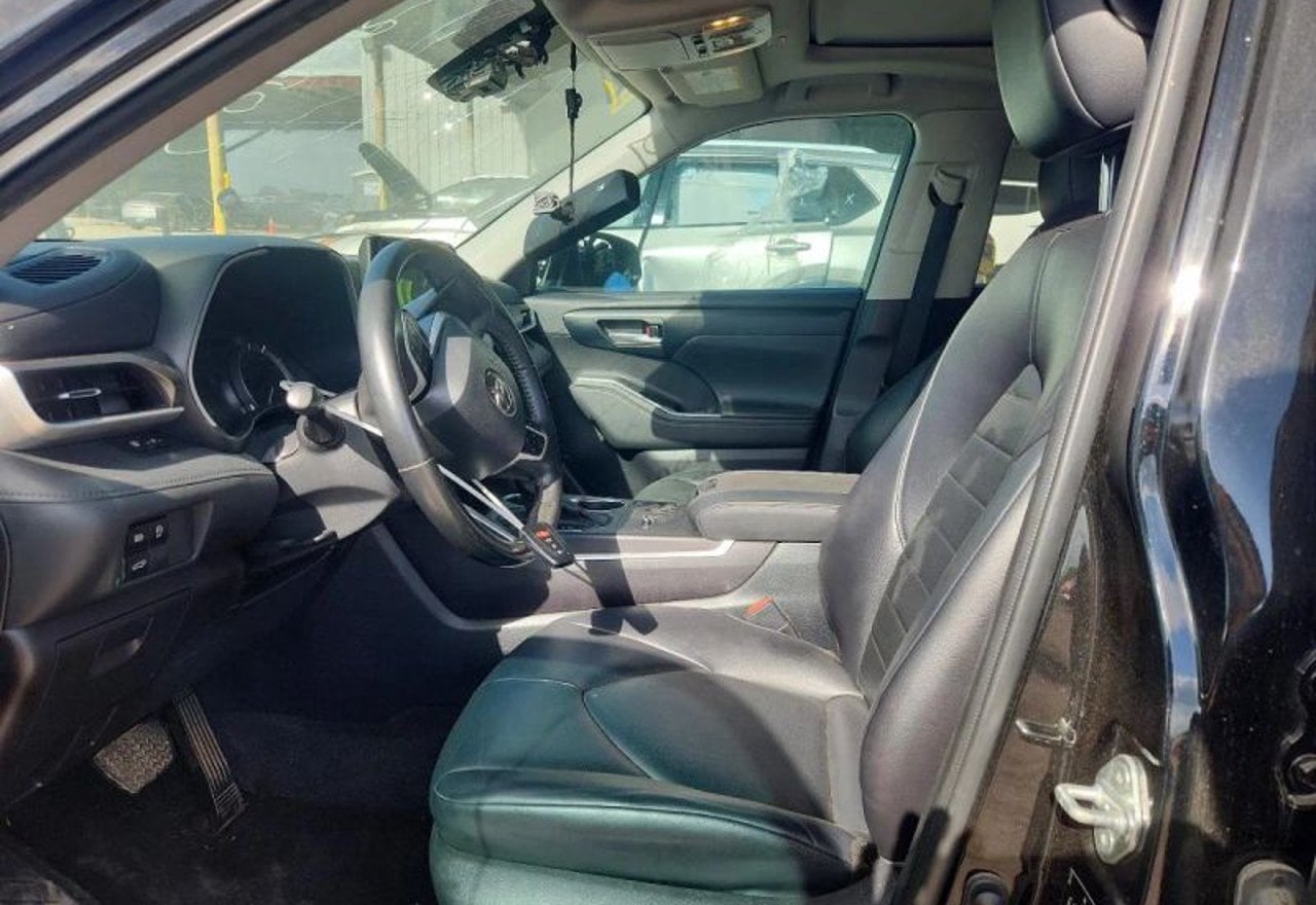2023 Toyota Highlander XLE Sport Utility 4D - 5TDKDRAH8PS037231 photo 20