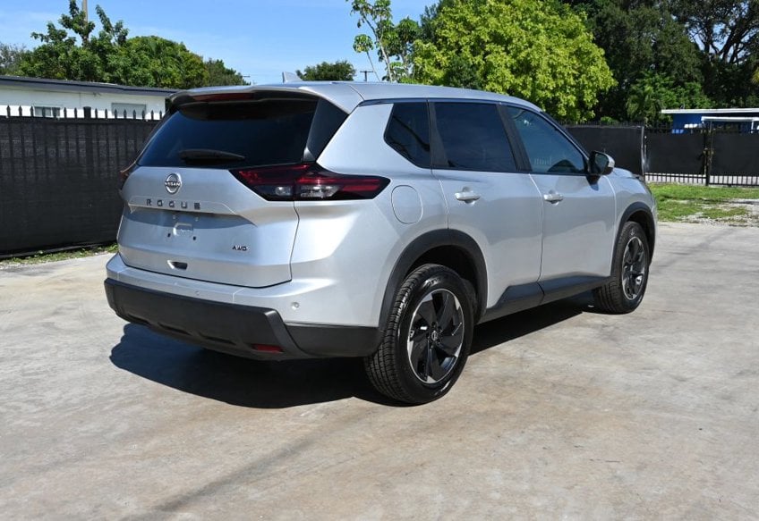 2025 Nissan Rogue SV - 5N1BT3BB5SC807563 photo 3