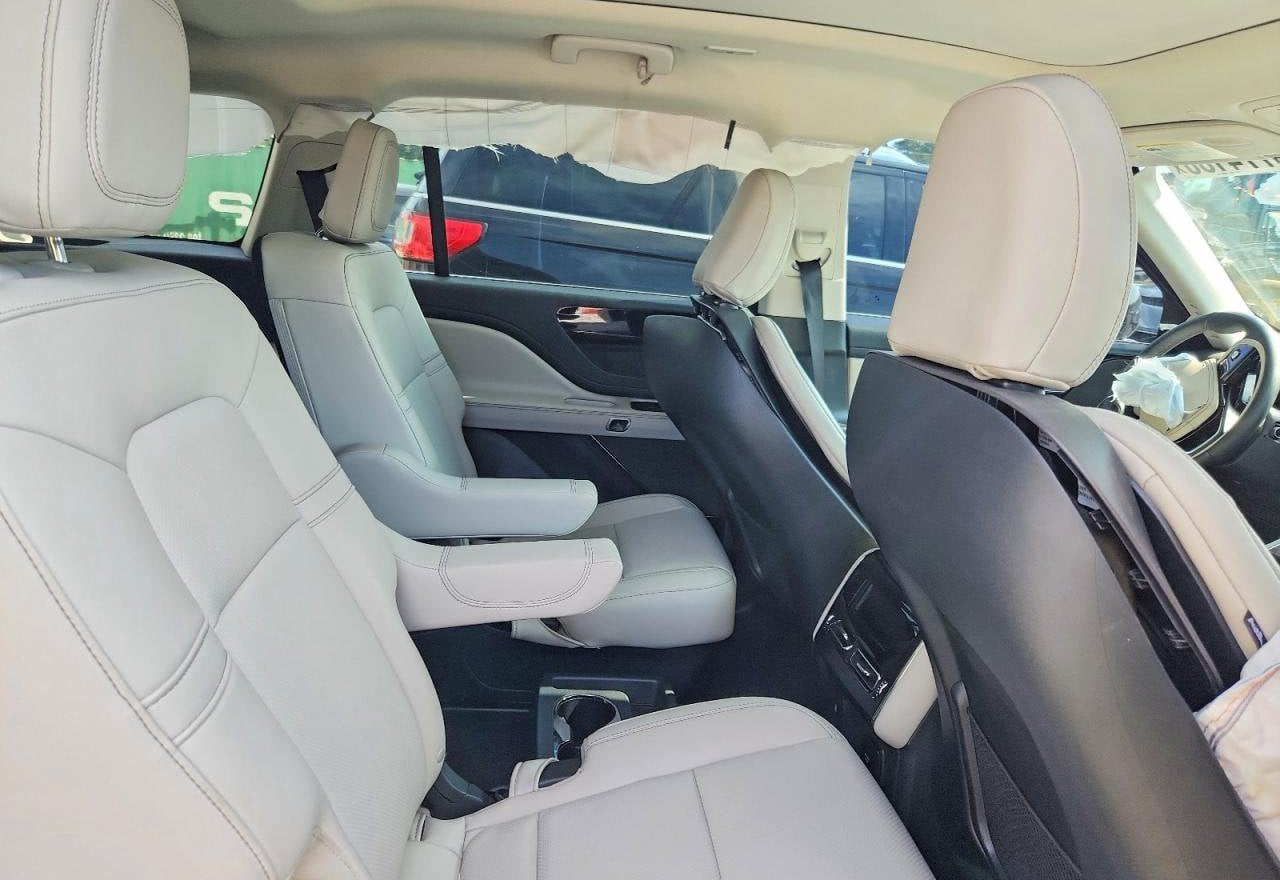 2025 Lincoln Aviator Premiere - 5LM5J6WC2SGL15957 photo 23