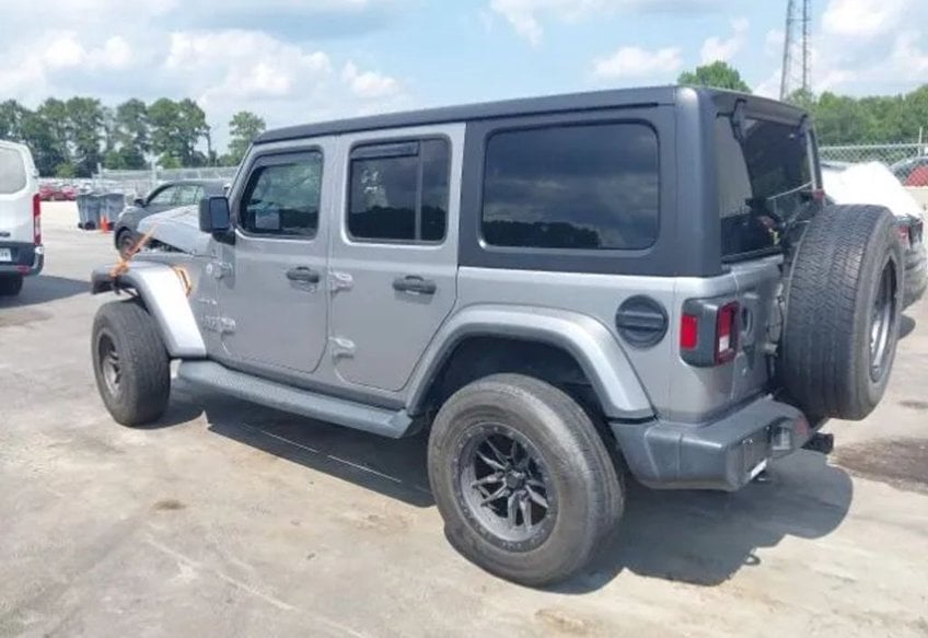 2019 Jeep Wrangler Unlimited Sahara - 1C4HJXEN7KW564466 photo 4