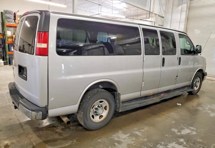 2011 Chevrolet Express LT 3500 - 1GAZG1FG1B1127939 photo 4