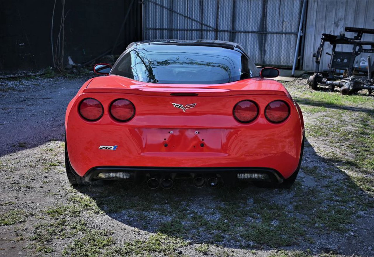 2010 Chevrolet Corvette ZR1 - 1G1YN2DT6A5800352 photo 25