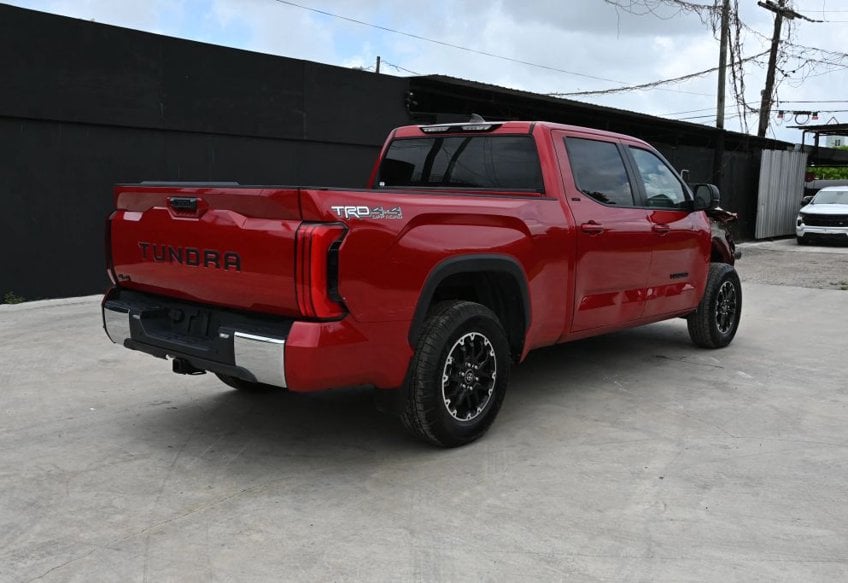 2025 Toyota Tundra SR5 - 5TFLA5EC8SX042176 photo 4