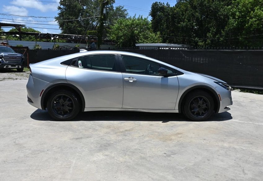 2024 Toyota Prius LE - JTDACAAU5R3020209 photo 5