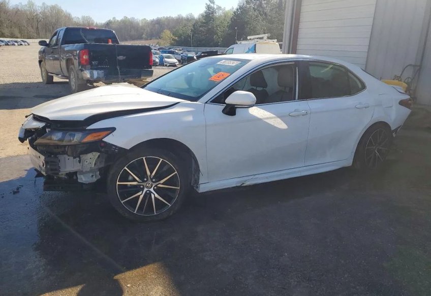 2022 Toyota Camry SE - 4T1G11AK6NU073192 photo 1