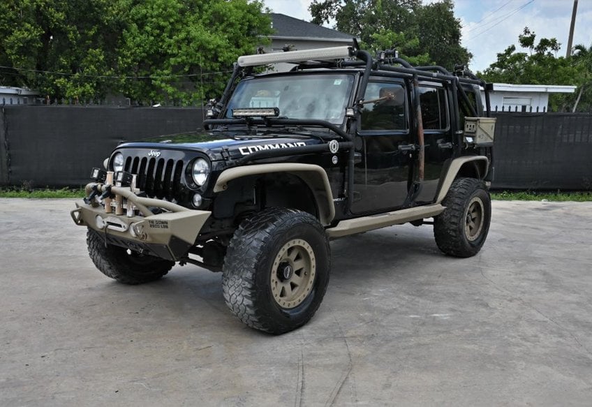 2017 Jeep Wrangler Unlimited Sport - 1C4BJWDG9HL639634 photo 2