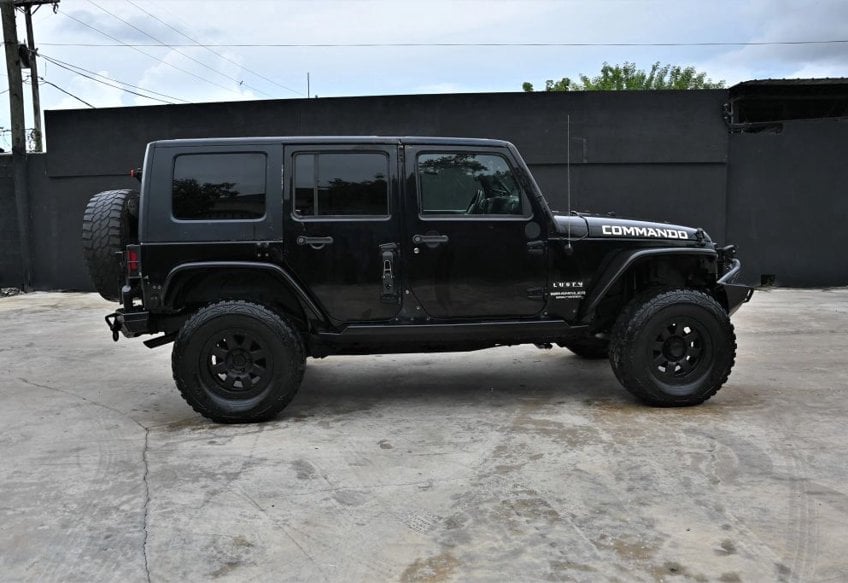 2017 Jeep Wrangler Unlimited Sport - 1C4BJWDG9HL639634 photo 5