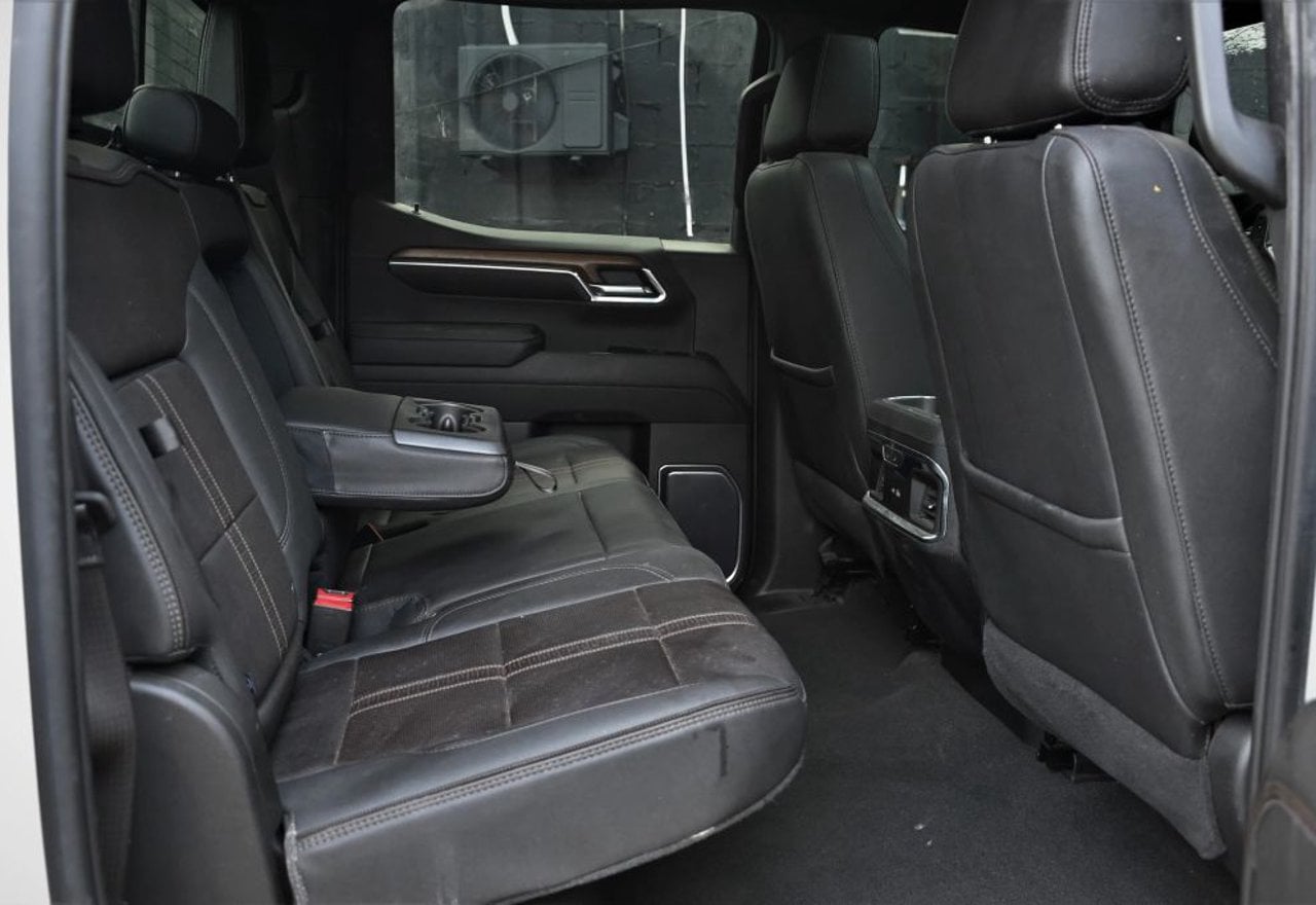 2023 Chevrolet Silverado 1500 High Country - 1GCUDJE87PZ278894 photo 31