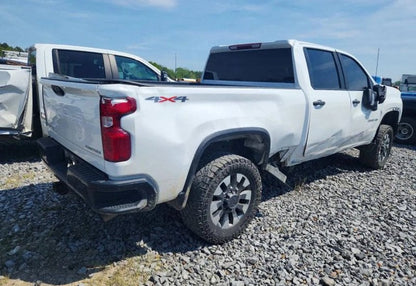 2024 Chevrolet Silverado 2500HD Custom Pickup 4D 6 1/2 ft - 2GC4YME75R1164403 photo 3
