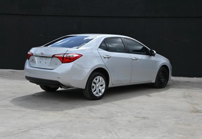 2015 Toyota Corolla LE Sedan 4D - 2T1BURHE8FC466517 photo 4