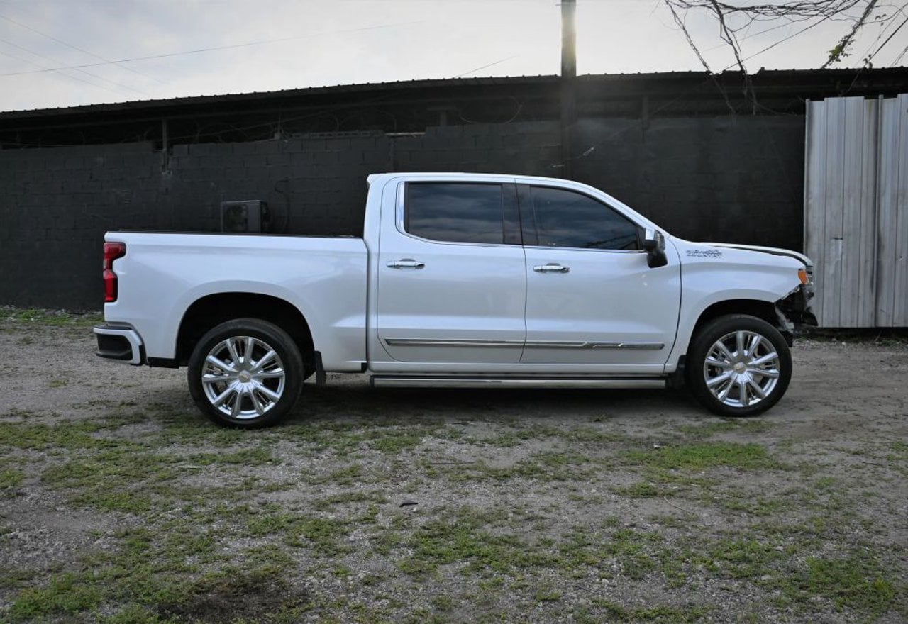 2023 Chevrolet Silverado 1500 High Country - 1GCUDJE87PZ278894 photo 22