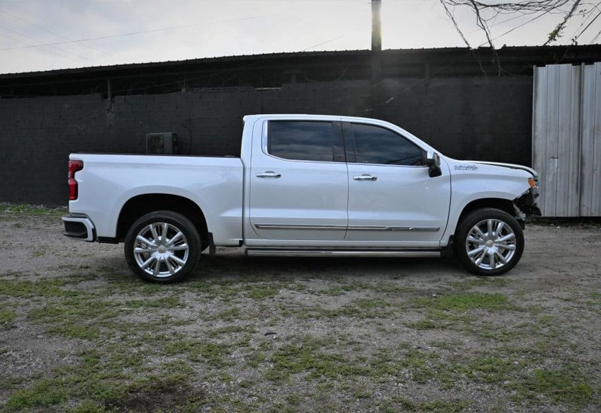 2023 Chevrolet Silverado 1500 High Country - 1GCUDJE87PZ278894 photo 5
