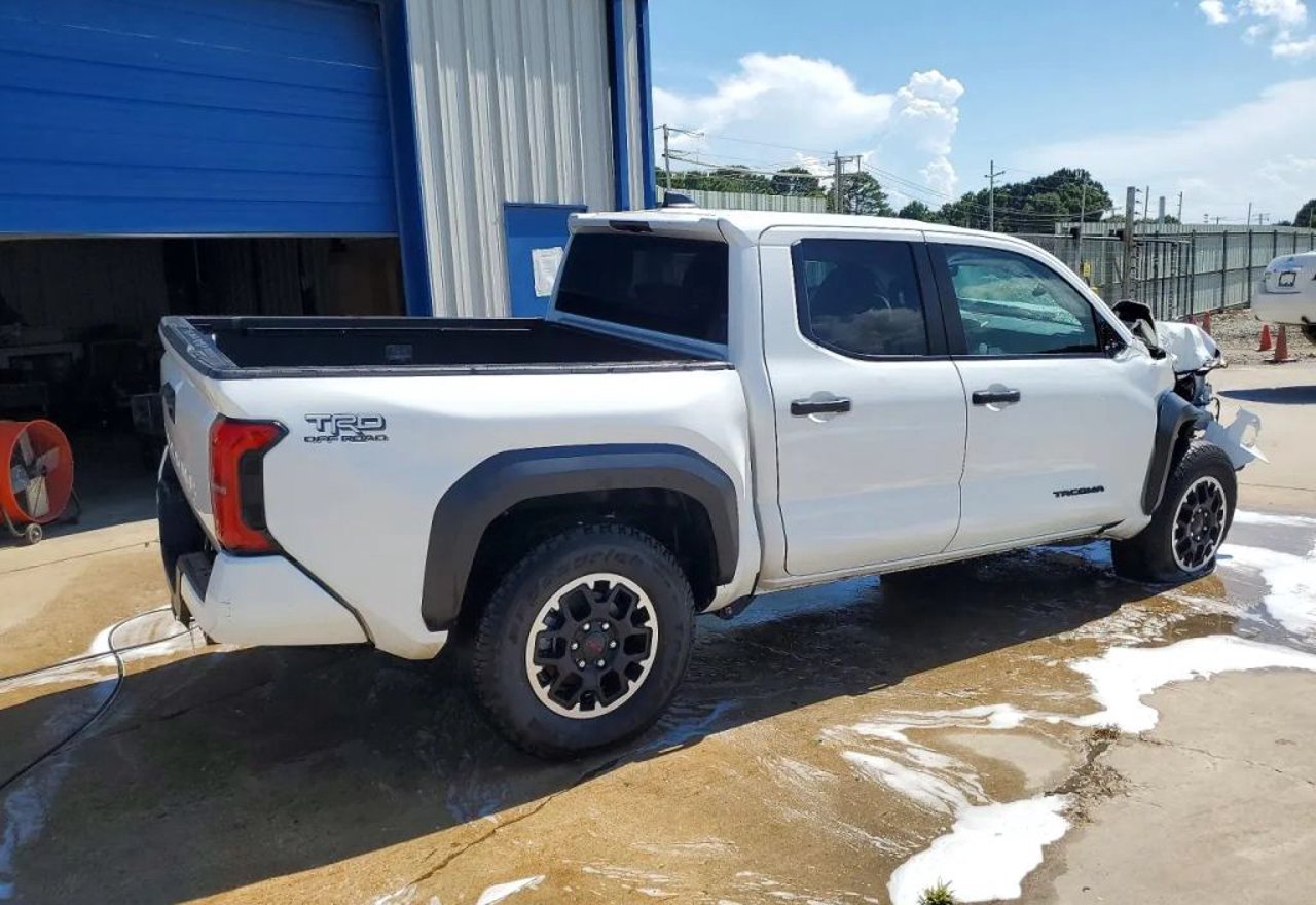 2025 Toyota Tacoma TRD Off-Road - 3TMLB5JN0SM134473 photo 14