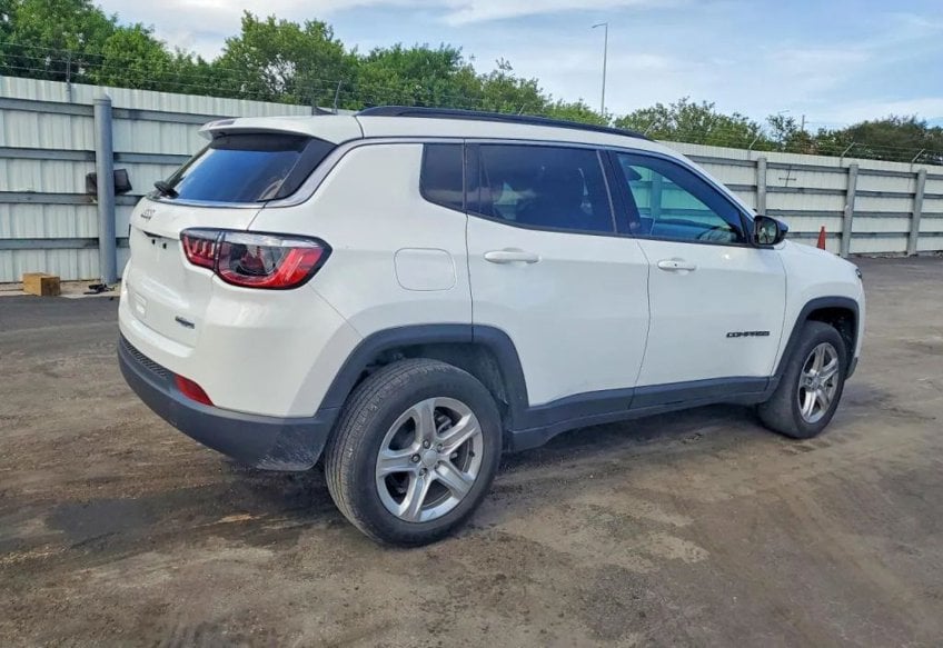 2023 Jeep Compass Latitude - 3C4NJDBN0PT559841 photo 3