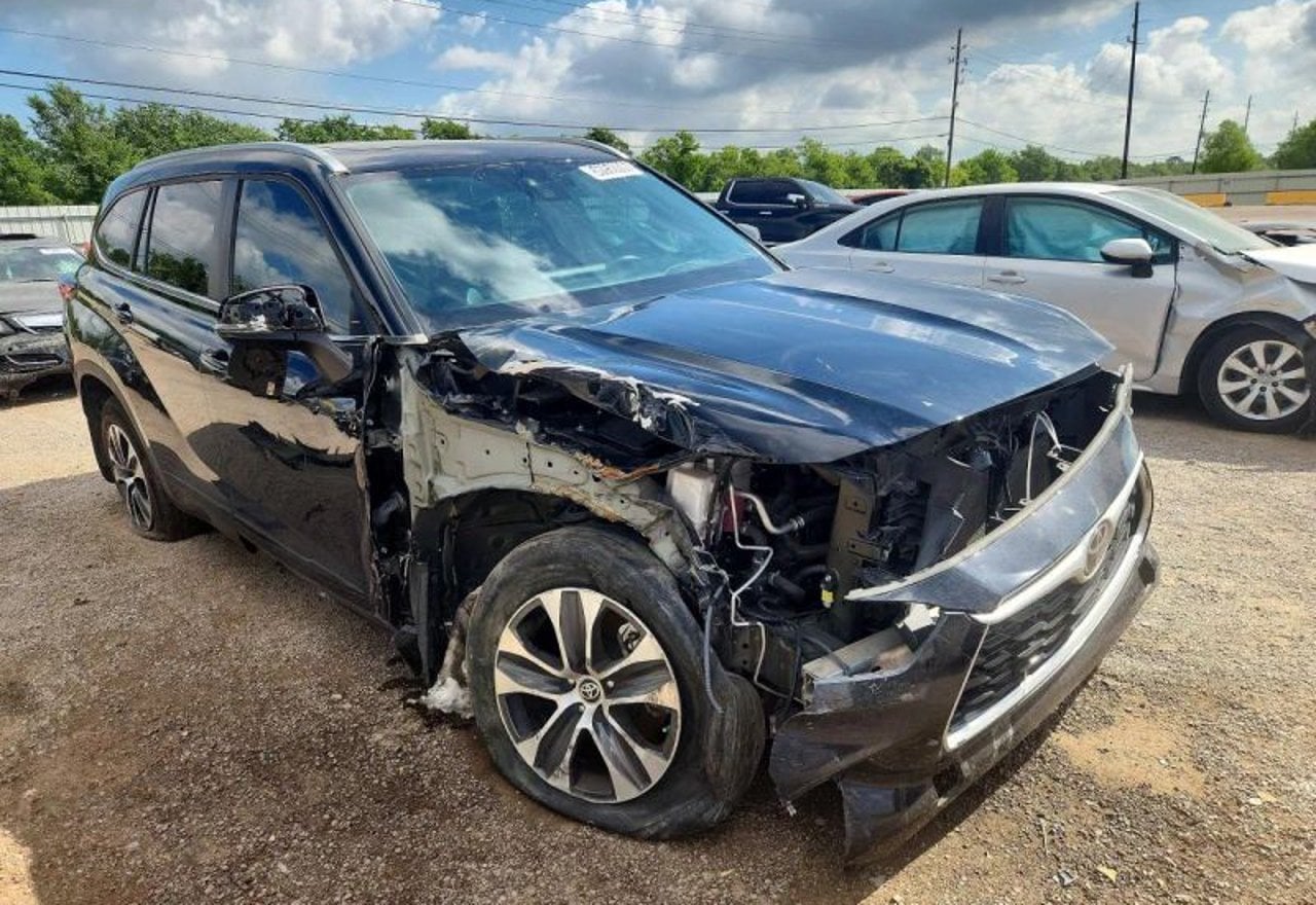 2023 Toyota Highlander XLE Sport Utility 4D - 5TDKDRAH8PS037231 photo 14