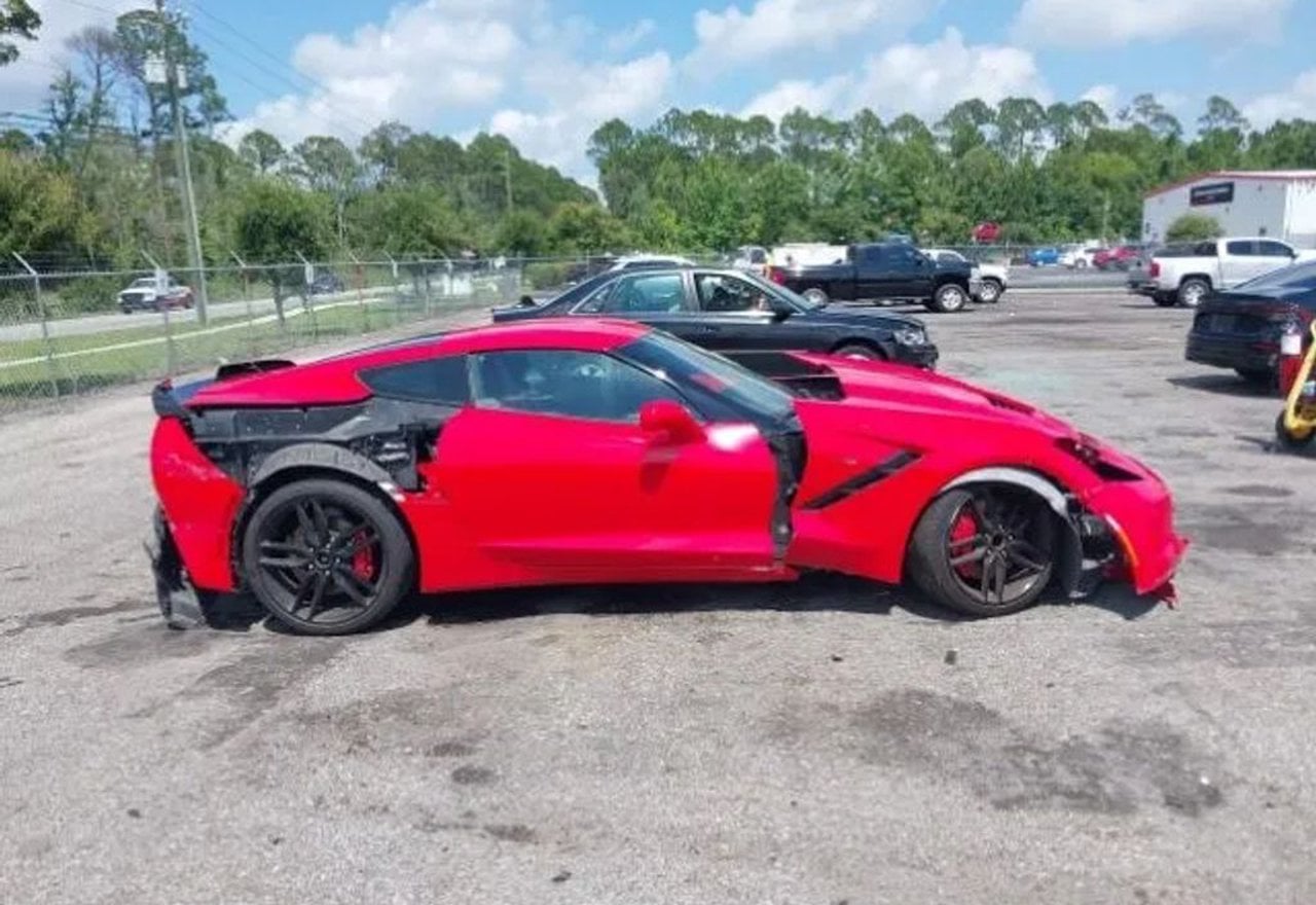 2016 Chevrolet Corvette Stingray Z51 - 1G1YM2D70G5121045 photo 17