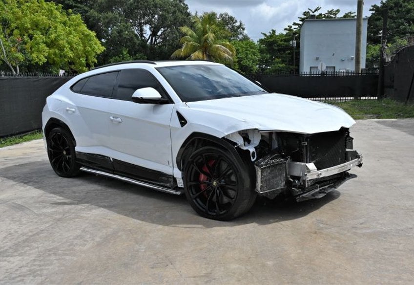 2019 Lamborghini Urus Sport Utility 4D - ZPBUA1ZL7KLA04560 photo 2