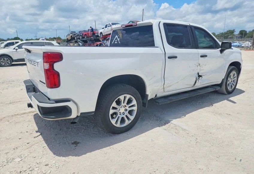 2024 Chevrolet Silverado 1500 Custom - 1GCPABEK1RZ327372 photo 4
