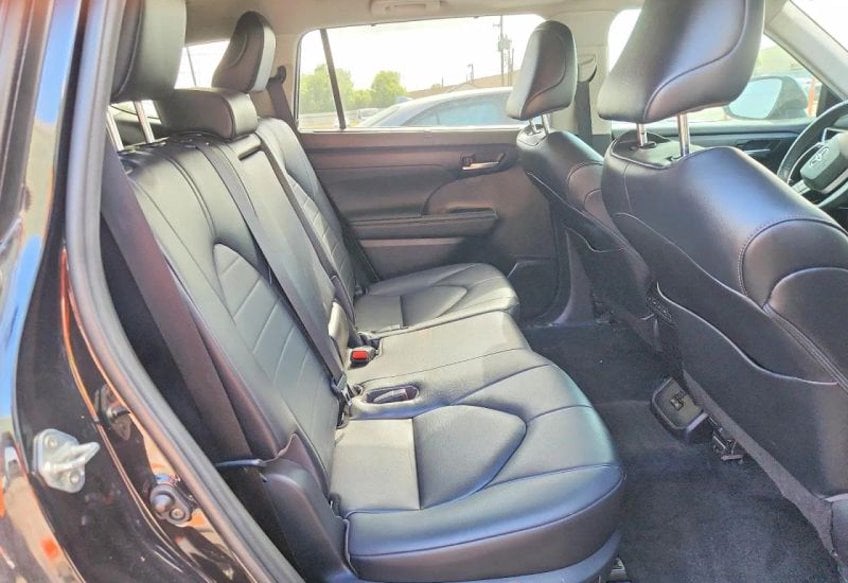 2023 Toyota Highlander XLE Sport Utility 4D - 5TDKDRAH8PS037231 photo 10