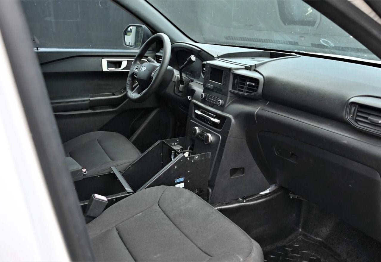 2020 Ford Explorer Police Interceptor Utility - 1FM5K8AB2LGD00175 photo 25
