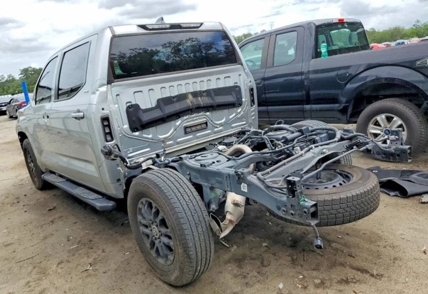 2024 Toyota Tundra SR5 - 5TFLA5AB2RX030063 photo 3