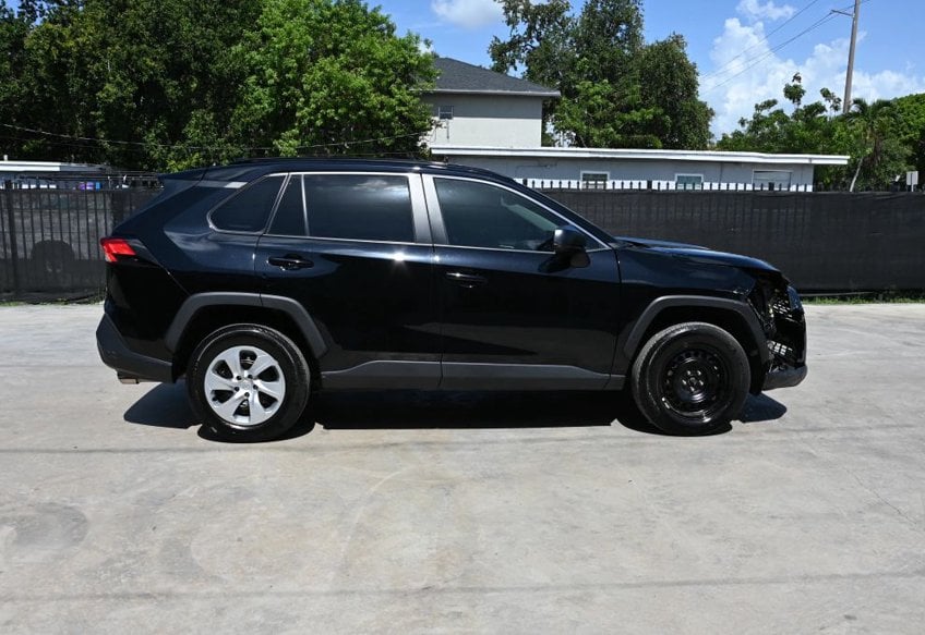 2020 Toyota RAV4 LE - 2T3H1RFV7LW083420 photo 6