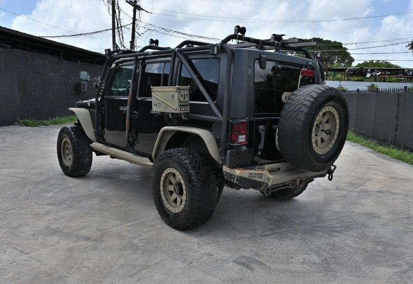 2017 Jeep Wrangler Unlimited Sport - 1C4BJWDG9HL639634 photo 4
