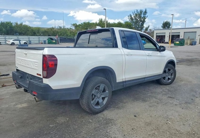 2024 Honda Ridgeline TrailSport - 5FPYK3F69RB030937 photo 3
