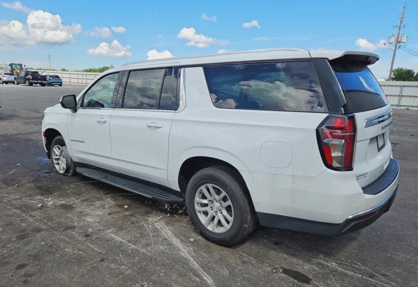 2023 Chevrolet Suburban LT - 1GNSCCKD4PR317195 photo 3