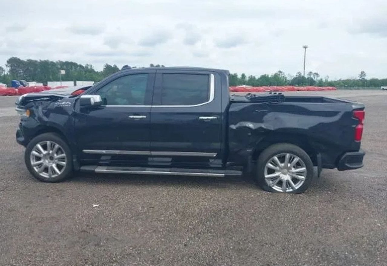 2023 Chevrolet Silverado 1500 High Country - 1GCUDJE86PZ244591 photo 19