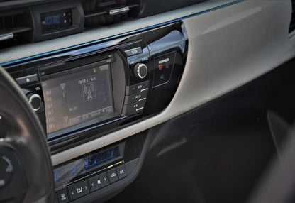 2015 Toyota Corolla LE Sedan 4D - 2T1BURHE8FC466517 photo 30