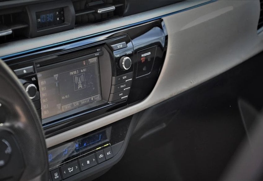 2015 Toyota Corolla LE Sedan 4D - 2T1BURHE8FC466517 photo 10
