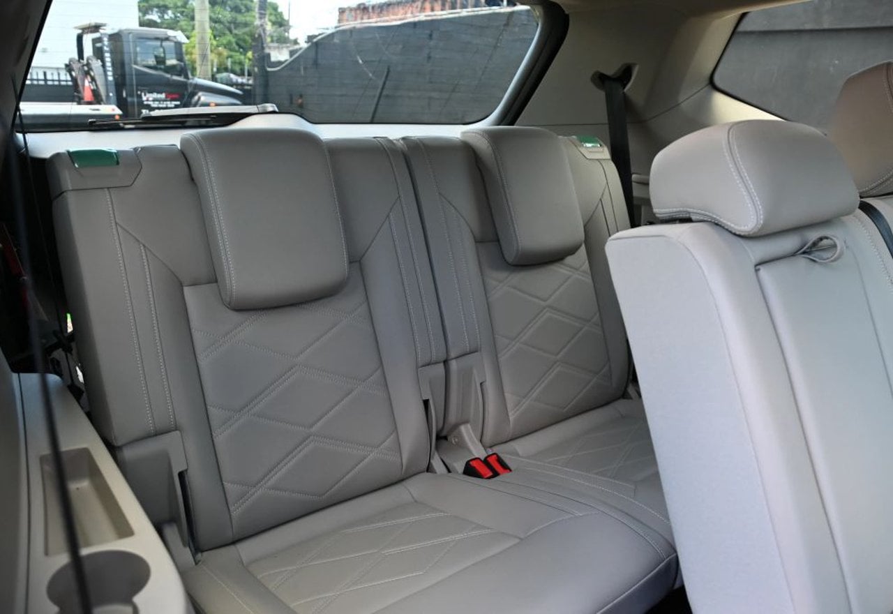 2025 Volkswagen Atlas SE - 1V2JR2CA4SC543717 photo 39