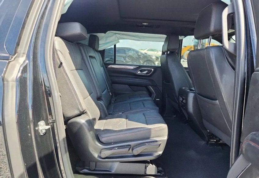 2023 Chevrolet Suburban RST - 1GNSCEKD4PR343579 photo 10