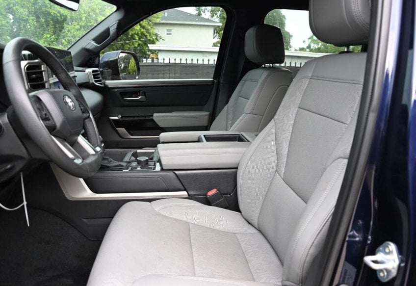 2025 Toyota Tundra Limited - 5TFJA5DB3SX263765 photo 17