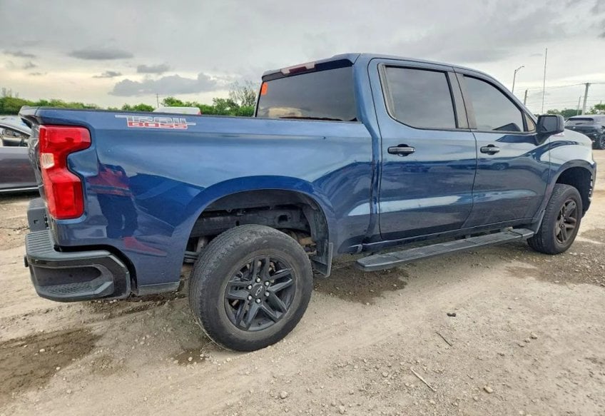 2021 Chevrolet Silverado 1500 LT Trail Boss - 3GCPYFED8MG421973 photo 3