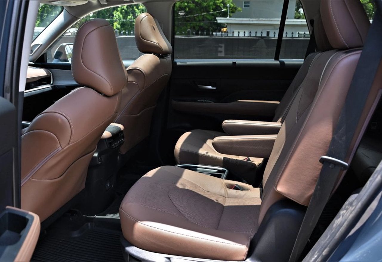 2025 Toyota Grand Highlander Platinum - 5TDAAAB59SS086232 photo 35