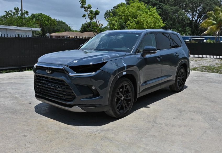 2025 Toyota Grand Highlander Platinum - 5TDAAAB59SS086232 photo 2