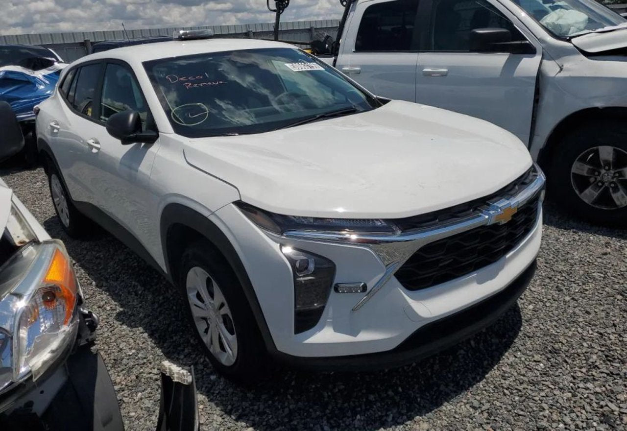 2025 Chevrolet Trax LS - KL77LFEPXSC170394 photo 12