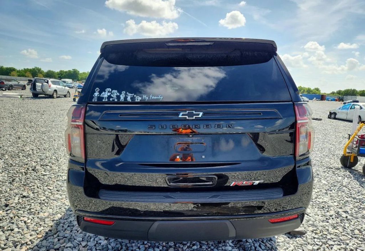 2023 Chevrolet Suburban RST - 1GNSCEKD4PR343579 photo 17