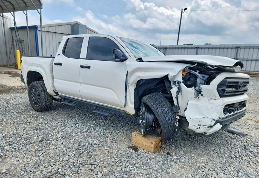 2025 Toyota Tacoma SR - 3TYKD5HN8ST032368 photo 2