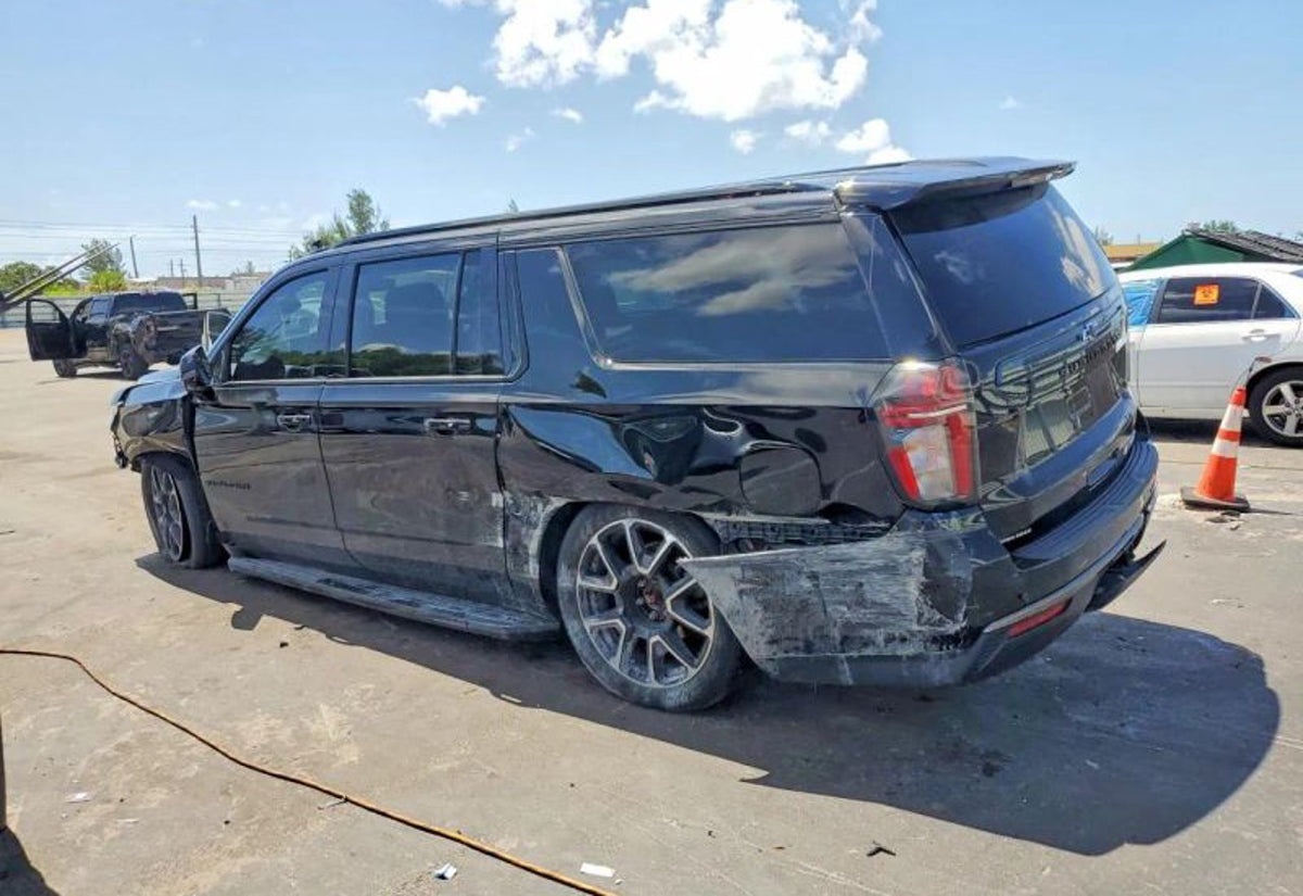 2022 Chevrolet Suburban RST Sport Utility 4D - 1GNSKEKD9NR127484 photo 15