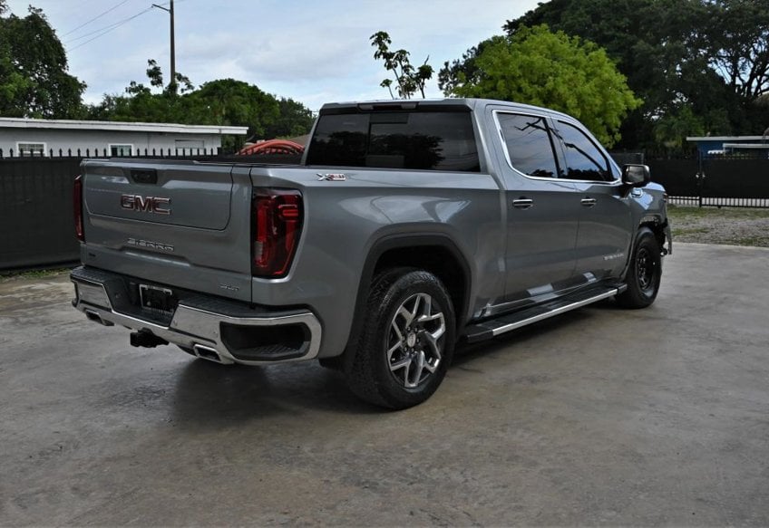 2023 GMC Sierra 1500 SLT - 3GTUUDE88PG286827 photo 4