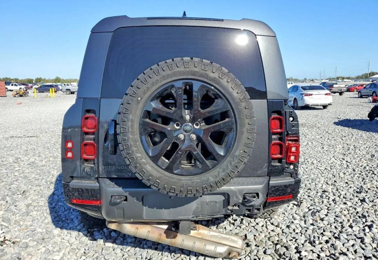 2024 Land Rover Defender 130 P400 Outbound - SALEWFEU2R2353773 photo 13
