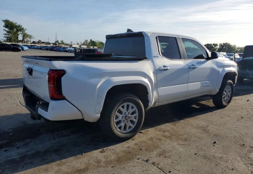 2025 Toyota Tacoma SR5 - 3TYKB5FN6ST028683 photo 3